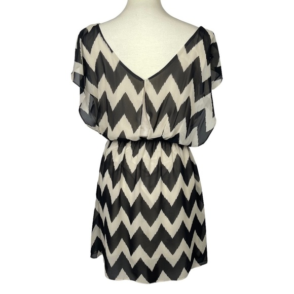 Gianni Bini Dress Womens Medium Black Cream Chevron Chiffon Adele Blissful Beach - Picture 3 of 11